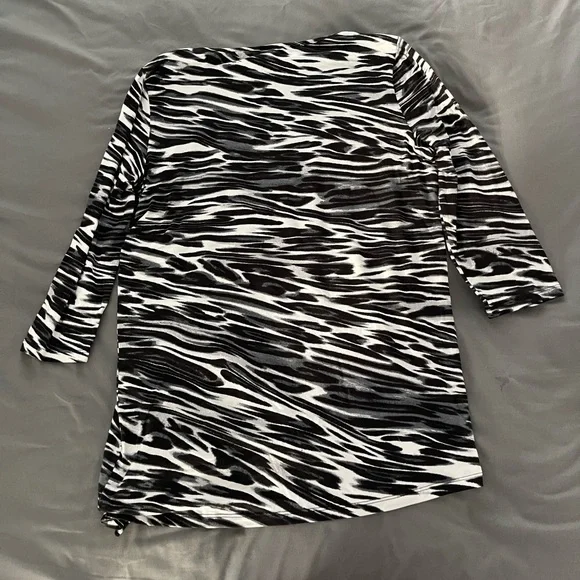 Women’s Ruched Side Sweater - Picture 3 of 6